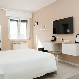 Rooms&apartments T.10 Como
